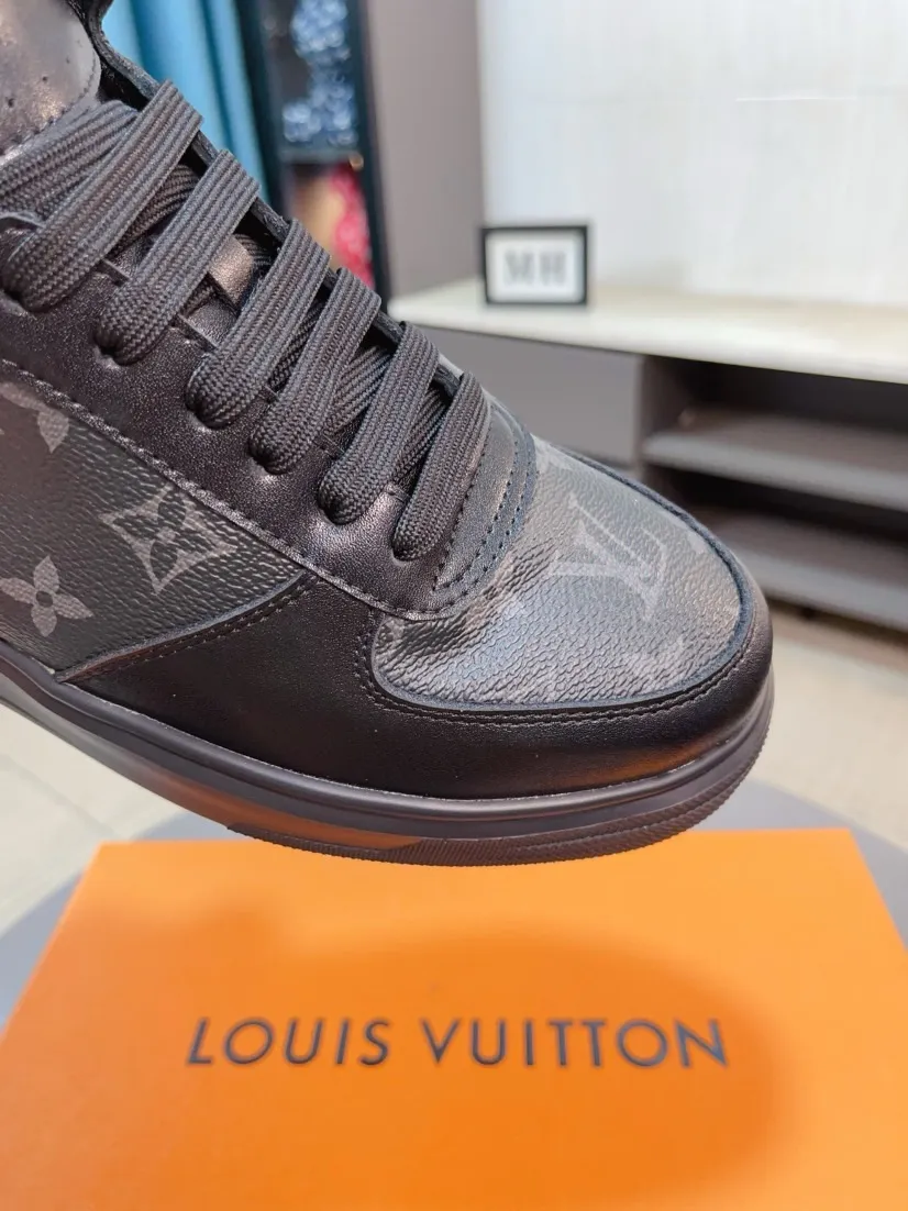 Men's shoes 💰440🌹🌹【LOUIS VUITTON】Same style on Louis Vuitton* official website🚹Men's high-top casual shoes❤️Same style as popular celebrities and big names ~ Best-selling at home and abroad Lv focuses on the checkerboard series...Imported first-layer cowhide with special fabrics➕Full sheep leather lining➕Brand-specific hollow outsole💎Produced by OEM The highest version🔍🔍Number of codes: 38-44,